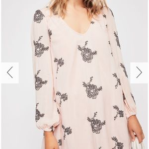 💜24 hr sale 💜Embroidered Austin mini dress
